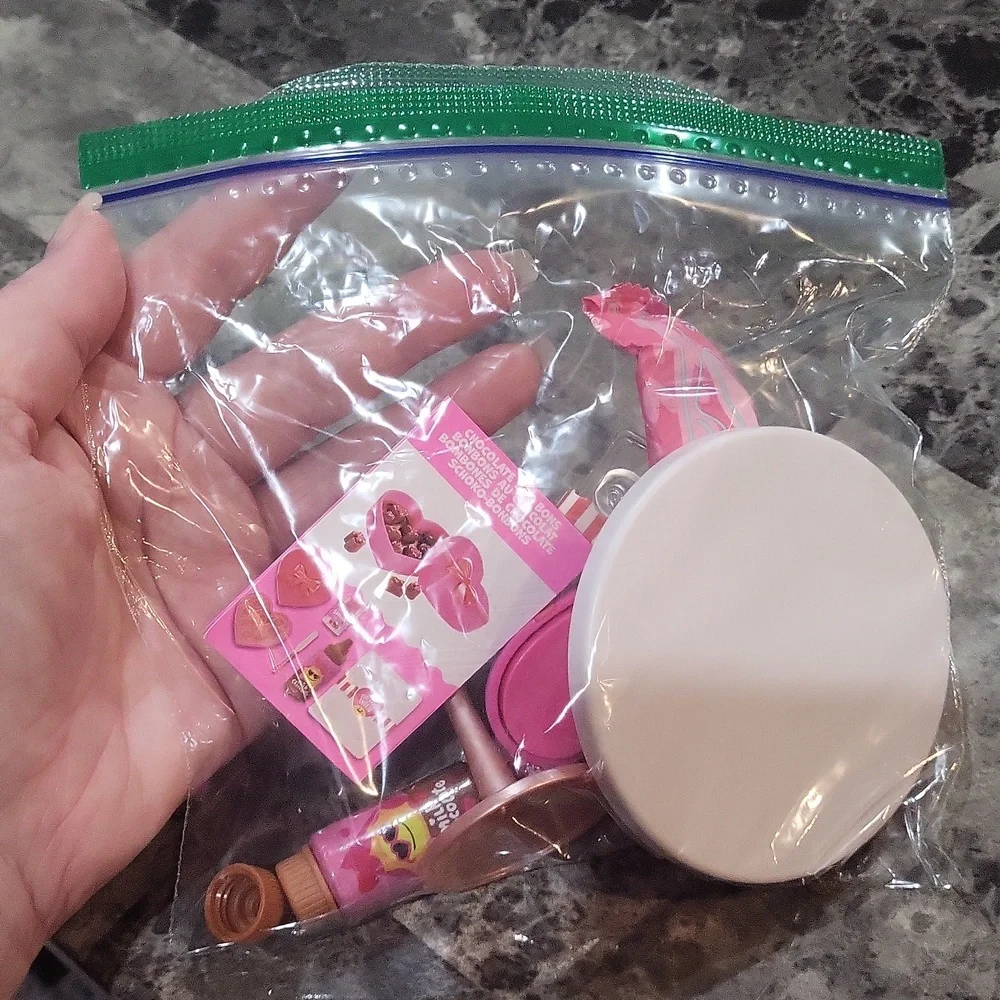 Miniverse Make It Mini Food Valentines Chocolate Bon Bons